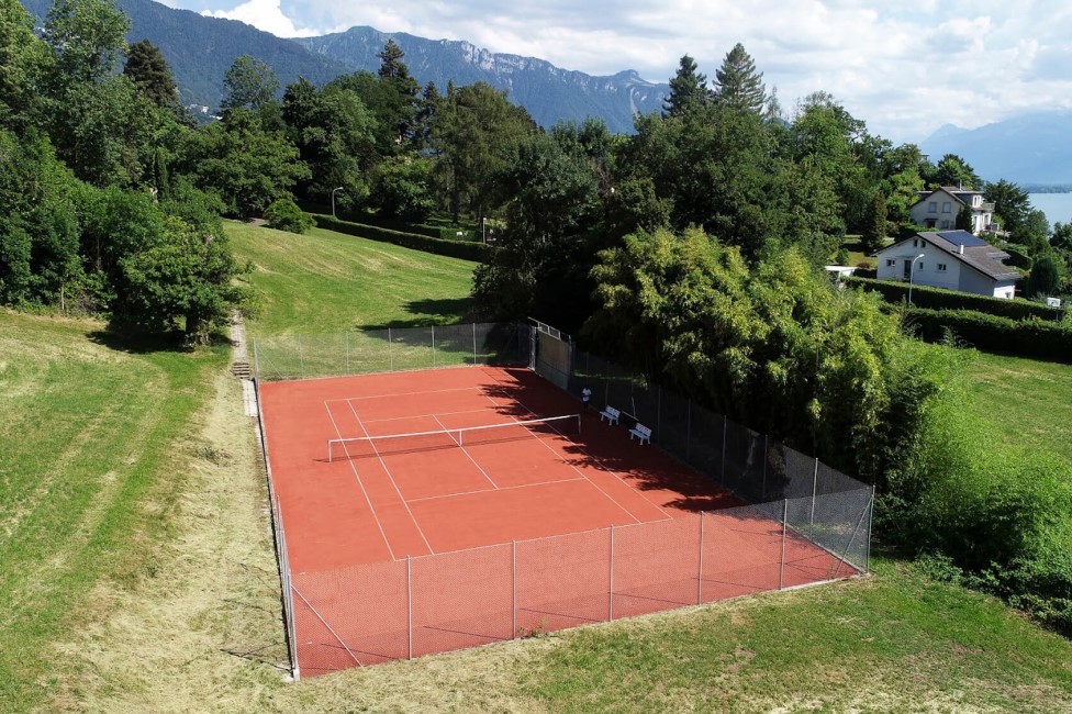Tenniskenttä