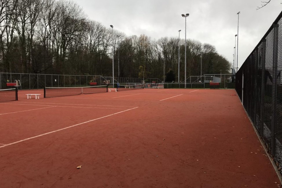 Tenniskenttä